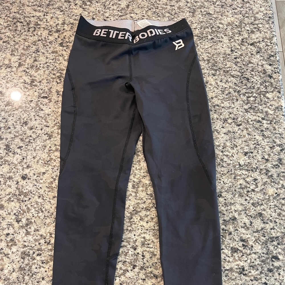 Better Bodies leggings/ camo, small